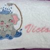 La serviette de Bain pour Victoire, c'est vraiment rigolo, elle adore !